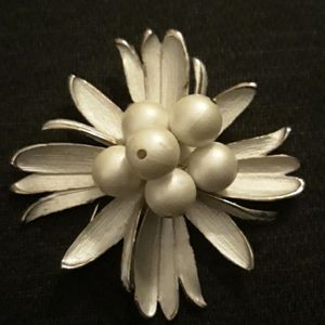 Vintage Faux Pearl Flower Pin